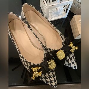 Pointed toe shoes! With a cute bow!